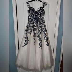 Floor length Camille La Vie Prom Dress, worn once - bought in 2020